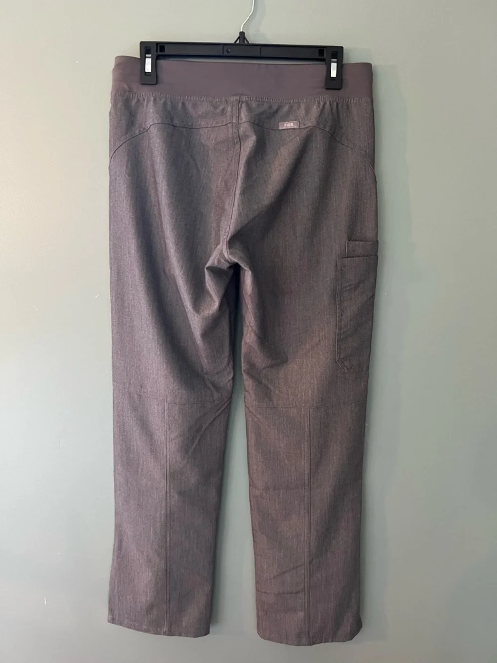 FIGS Kade Cargo Scrub Pants in Graphite - size (S)